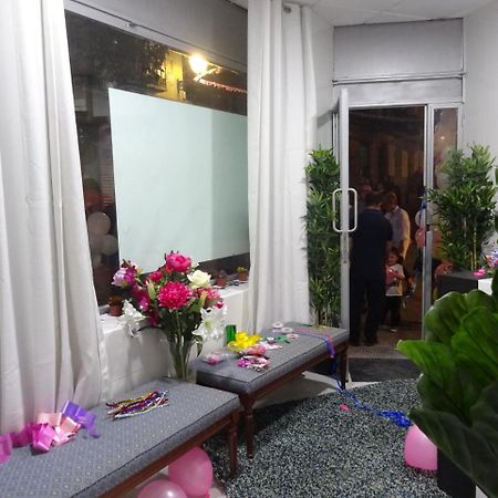 Hostal Lavapies Мадрид Екстер'єр фото