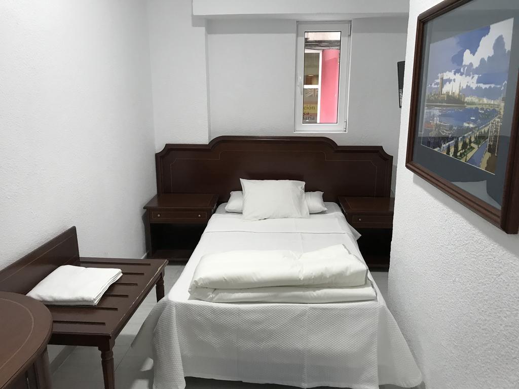 Hostal Lavapies Мадрид Екстер'єр фото