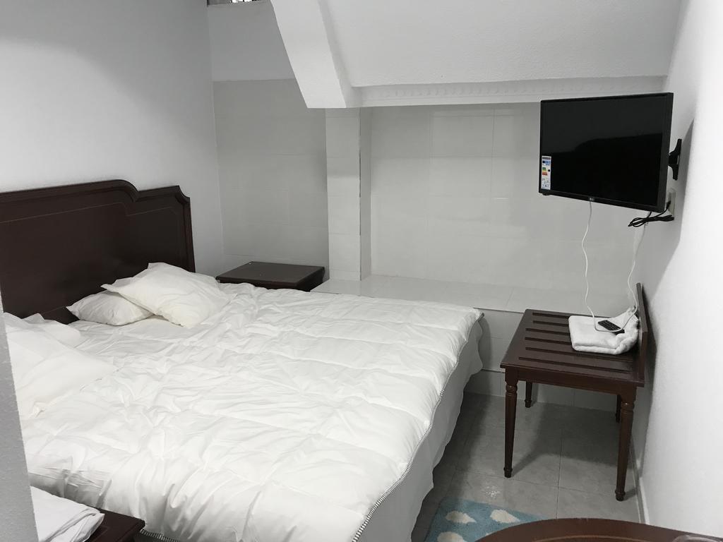 Hostal Lavapies Мадрид Екстер'єр фото