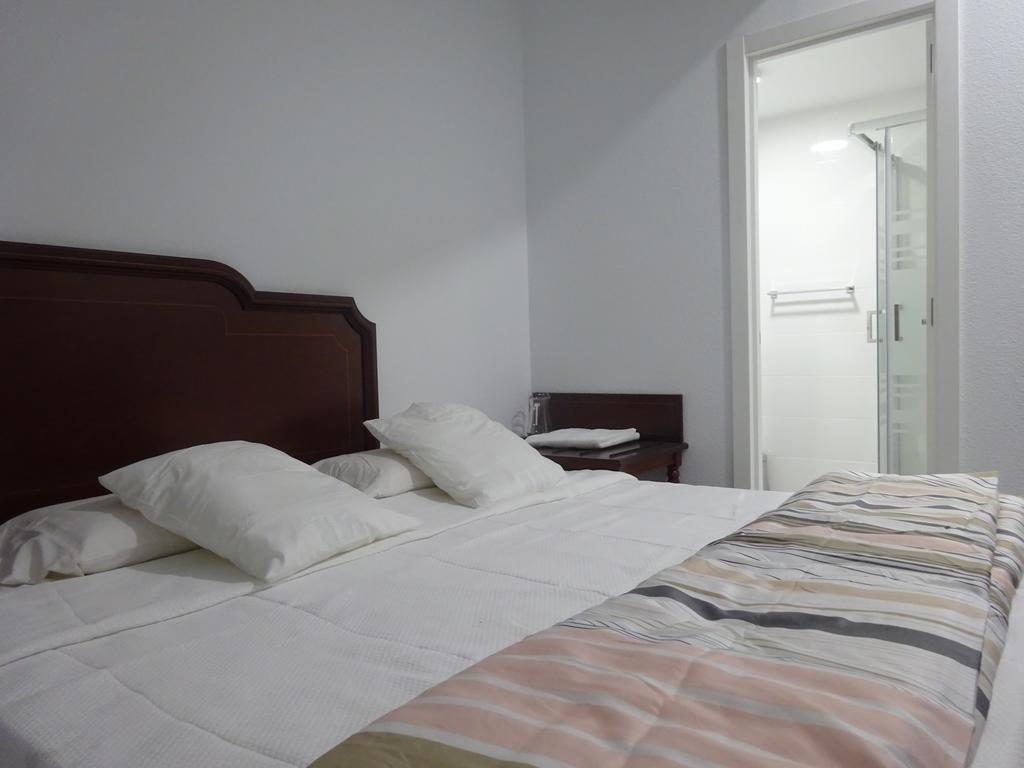 Hostal Lavapies Мадрид Номер фото