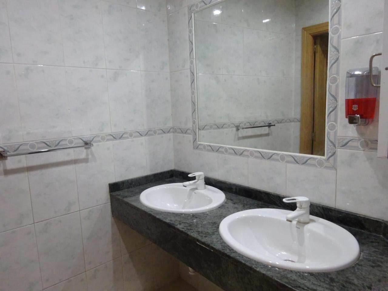 Hostal Lavapies Мадрид Екстер'єр фото
